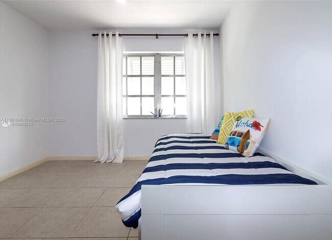 Foto del edificio - 1150 Madruga Ave