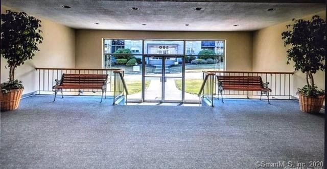 Foto del edificio - 300 Meadowside Rd