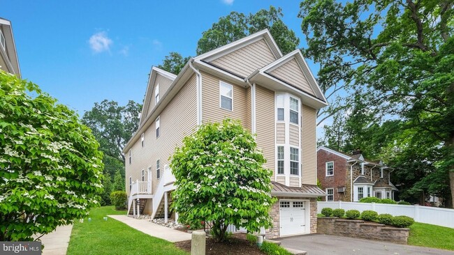 Photo - 831 N Jackson St Apartment