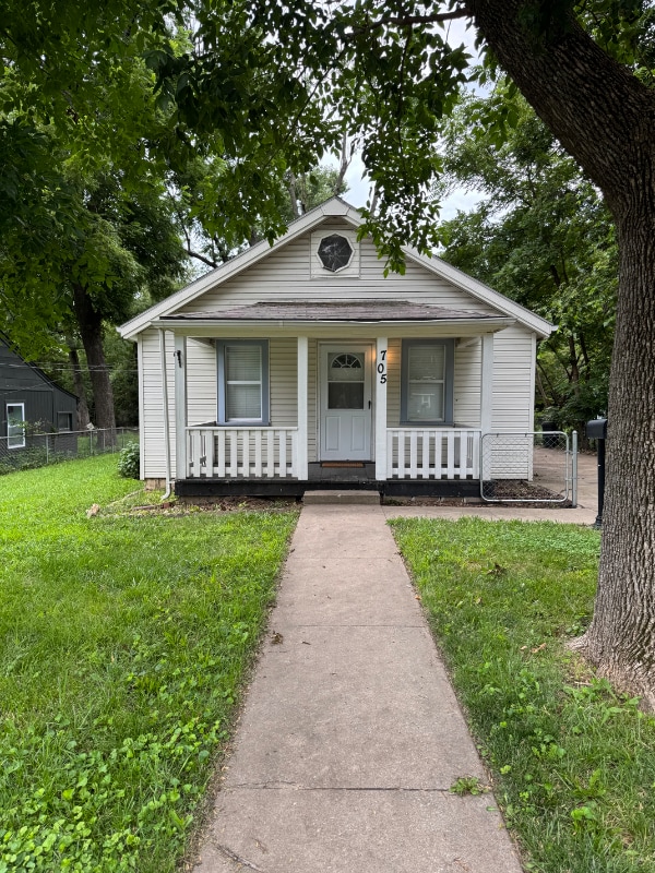 Building Photo - 705 Highgrove Rd