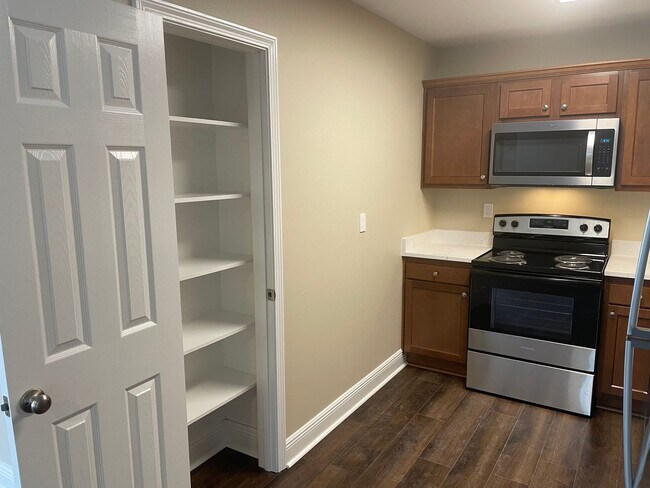Foto del edificio - Covington Meadows Townhome Rental - Fully Renovated