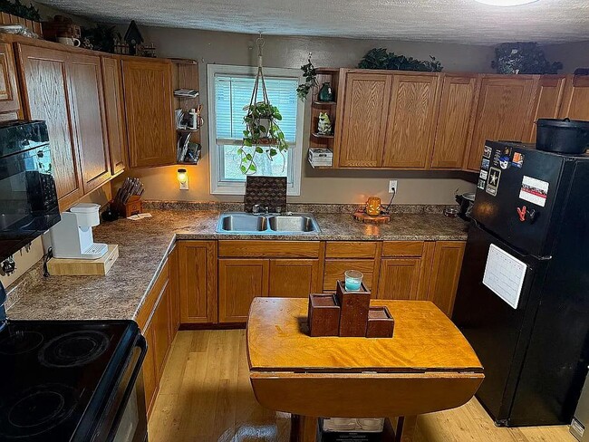 Foto del edificio - 4966 Collins Dr