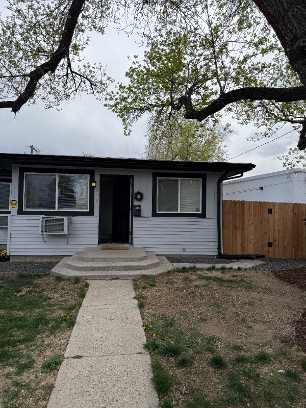 Foto principal - 310 Crescent Dr