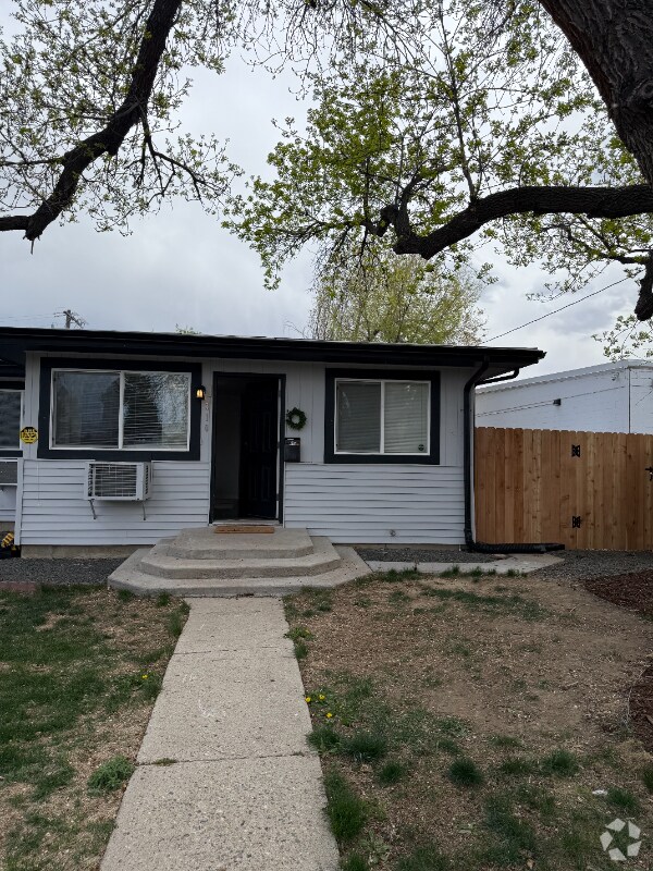 Building Photo - 310 Crescent Dr