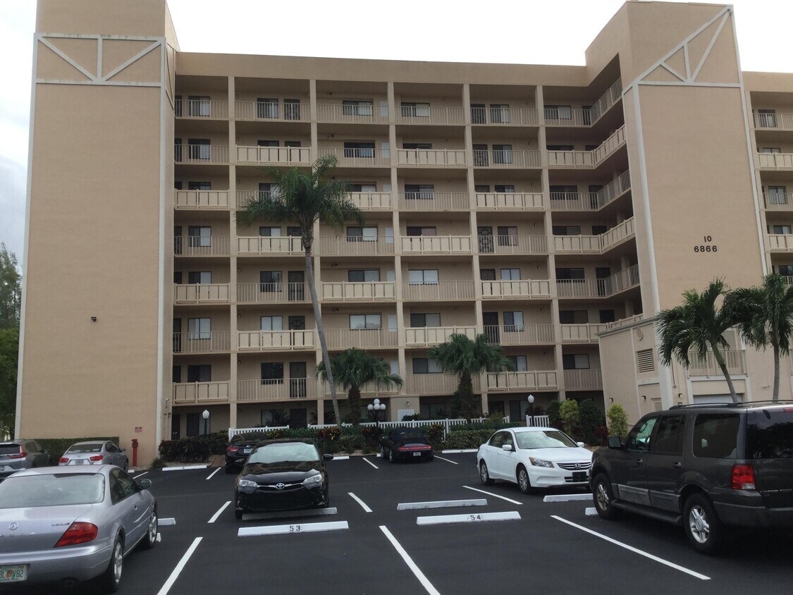 6866 Huntington Ln Unit 103, Delray Beach, FL 33446 Condo for Rent in