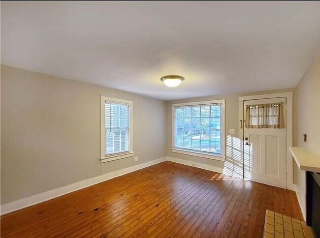 Foto del edificio - Cutest Bunglaow off Howell Mill RD and I-7...