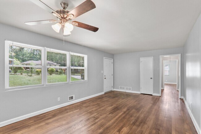 Building Photo - 2451 Harwood Dr