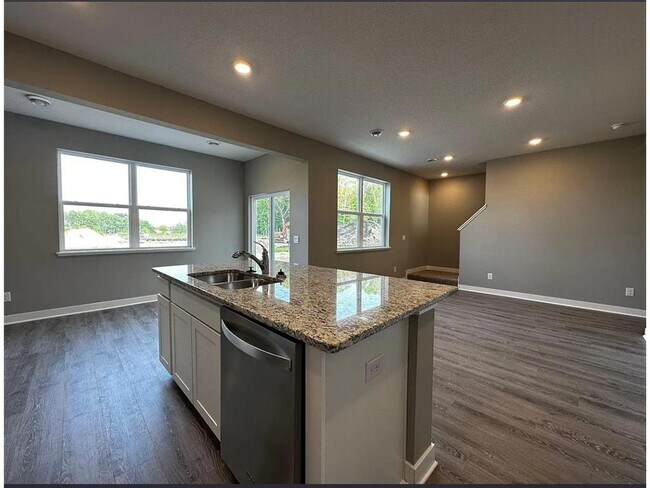 Foto del edificio - 12669 Erskin St NE