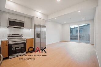 Building Photo - 856 S Gramercy Dr