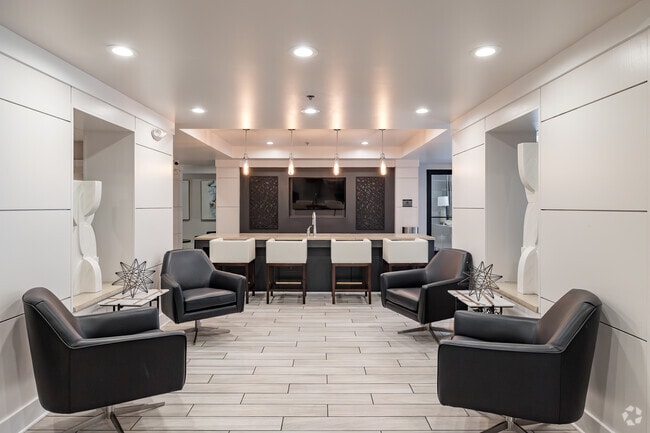 Clubhouse - The Lookout O4W