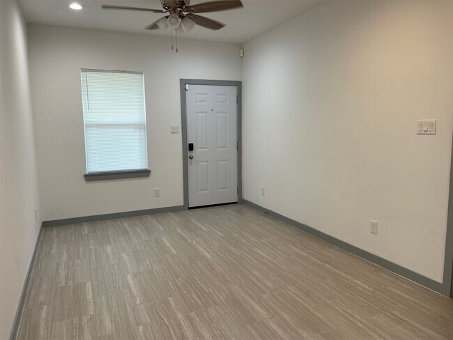 Foto del edificio - 5226 Ridgevan St