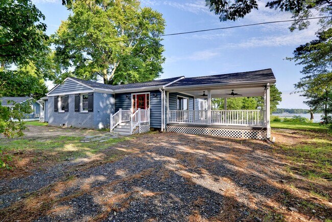 Building Photo - New Waterfront Home