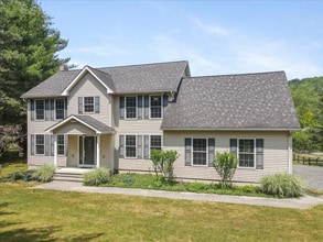 Building Photo - 1729 Middle Rd