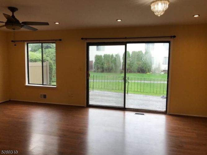 Foto principal - 909 Merritt Dr