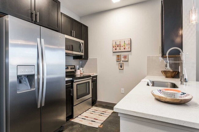 Building Photo - Your Downtown Lifestyle Begins Now