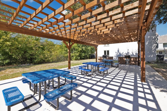 Building Photo - Estrella Apartment Homes