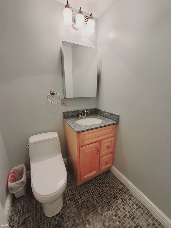 Building Photo - 1 br, 1.5 bath Condo - 1633 Washington Blv...