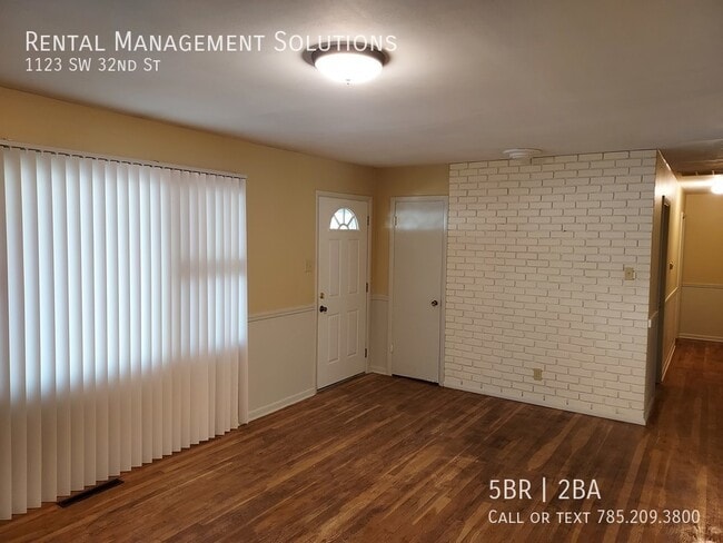 Building Photo - 1123 SW 32nd St- 5 BED/2 BATH