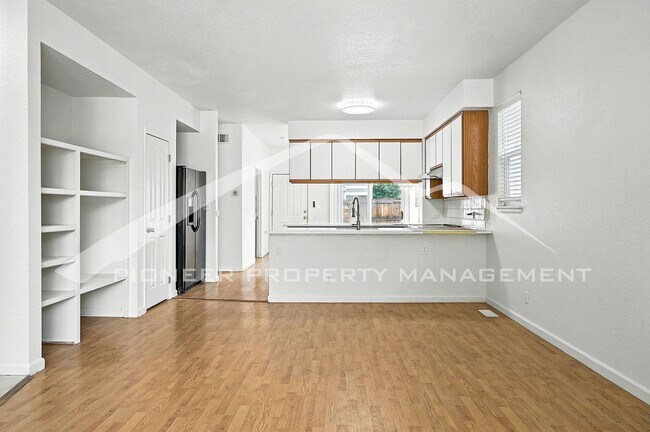Building Photo - Beautiful Townhome With Garage and Central AC