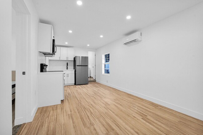 Foto del edificio - 2419 Coolidge St