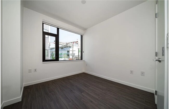 Photo du bâtiment - 210 E 5th Ave