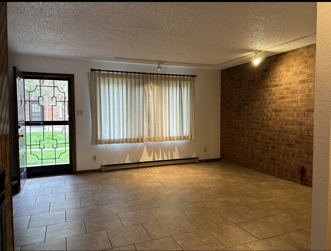 2105 Chatalet Ln Unit E, Pueblo, CO 81005 Condo for Rent in Pueblo