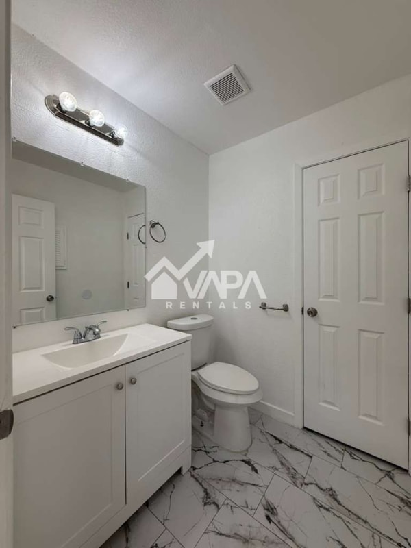 Building Photo - 9226 Nagel St