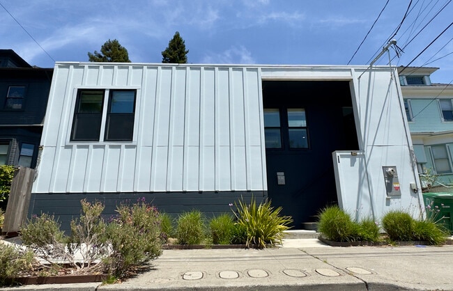 Building Photo - 2915 Harper St