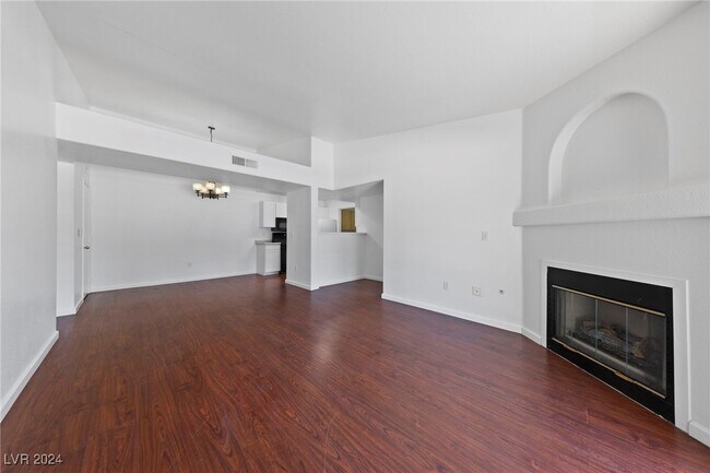 Building Photo - 950 Seven Hills Dr