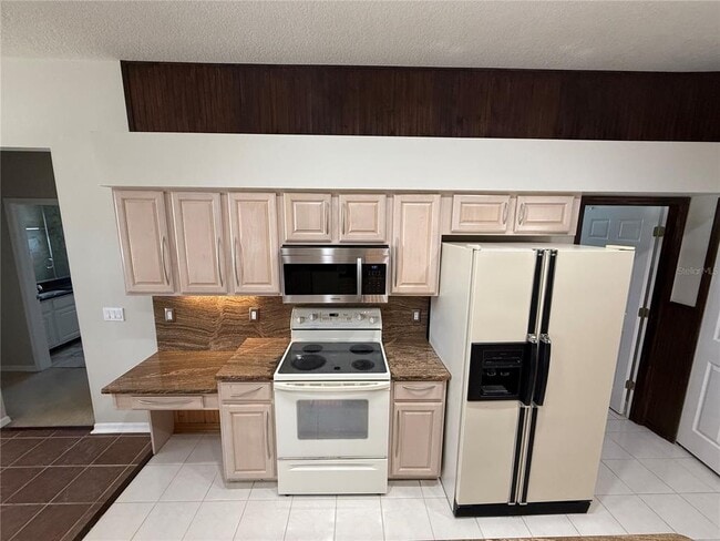 Building Photo - 2637 Shinoak Dr