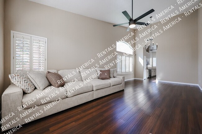 Building Photo - 6126 E Juniper Ave