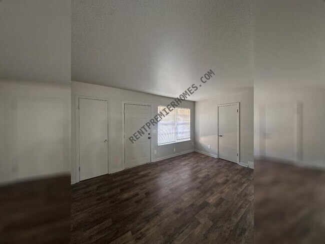 Building Photo - 1417 Shalimar Dr