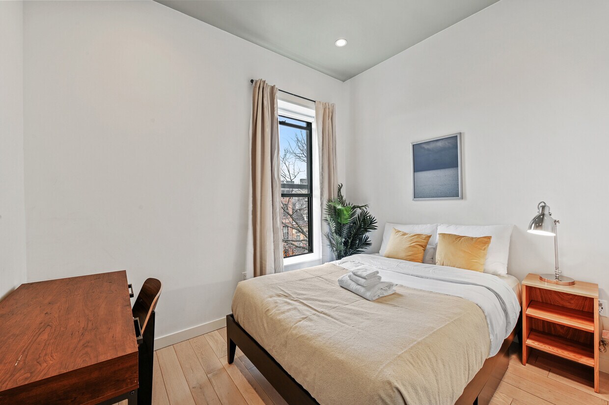 Primary Photo - 151 Tompkins Ave
