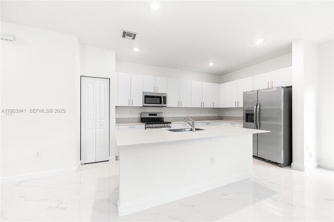 Foto del edificio - 2209 SE 30th St