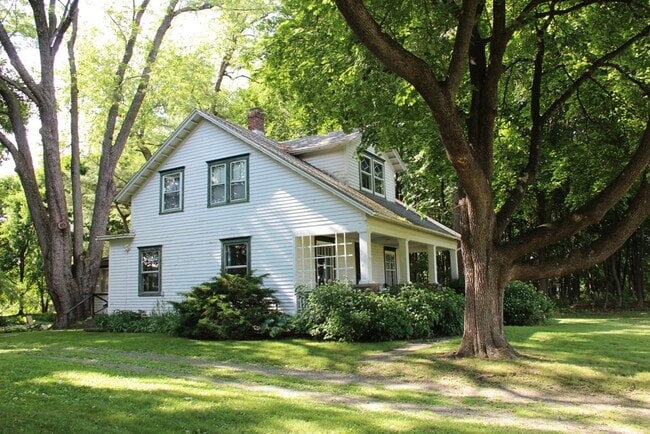Building Photo - 703 Church Ave