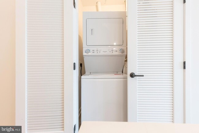 Foto del edificio - 3120 W Jefferson St