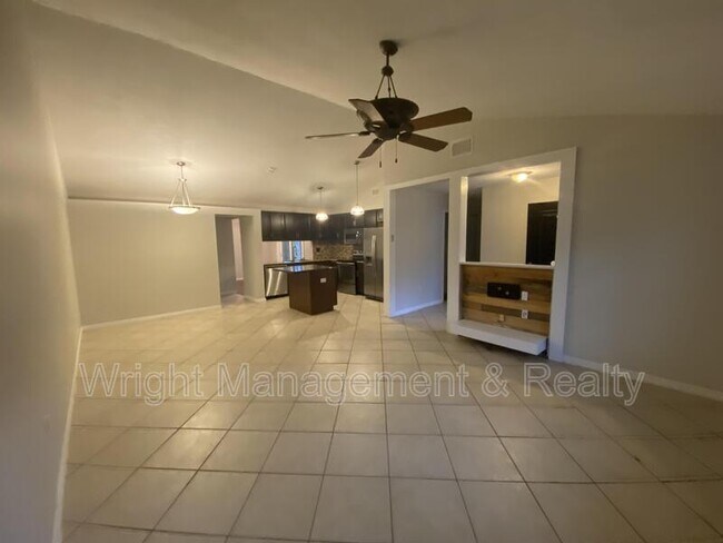 Foto del edificio - 3217 Chalon St
