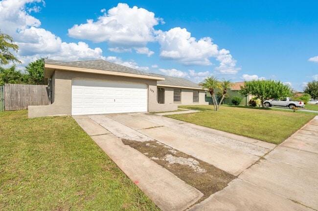 Building Photo - 398 Buttonwood Dr
