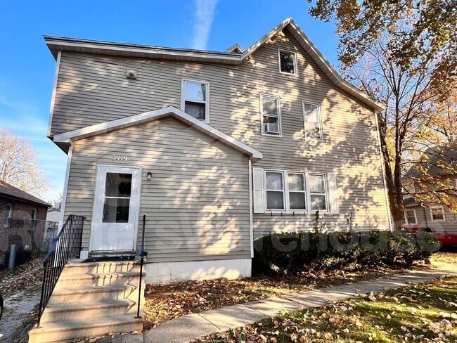 Building Photo - 3419 1st St