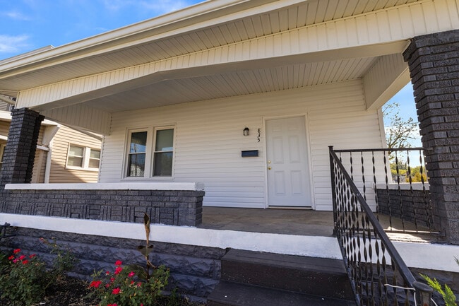 Building Photo - 835 S 38th St