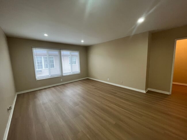 Foto del edificio - 14149 Vanowen St