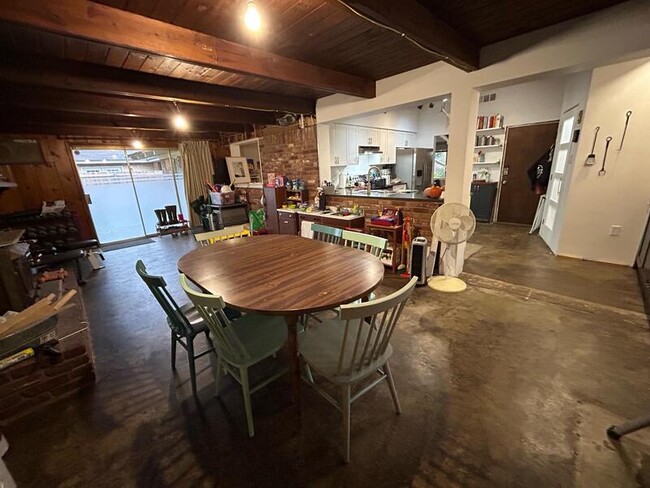 Building Photo - 6704 Evergreen Dr