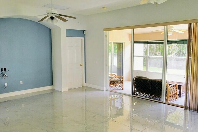 Foto del edificio - 3046 Bay Laurel Cir N