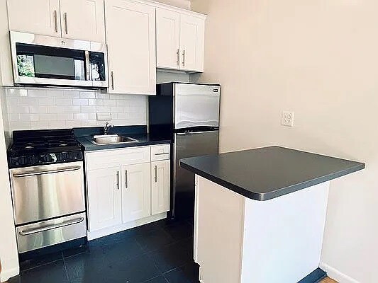 Primary Photo - 433 W 45th St
