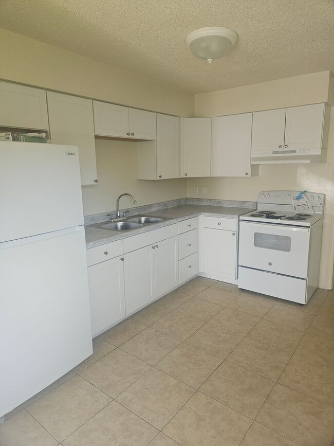 Building Photo - 3/2 DUPLEX