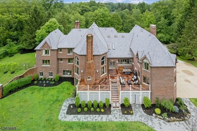 Building Photo - 36 Woodland Rd