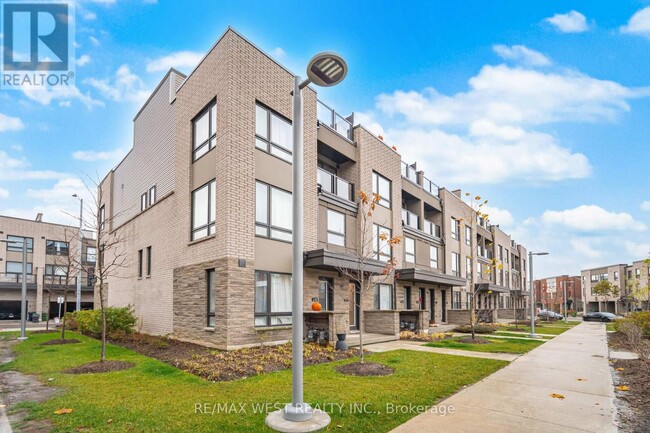 Building Photo - 30 Woodstream Dr