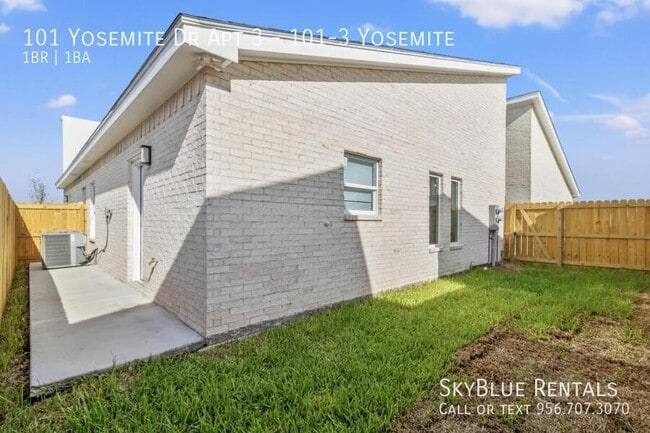 Building Photo - 101 Yosemite Dr
