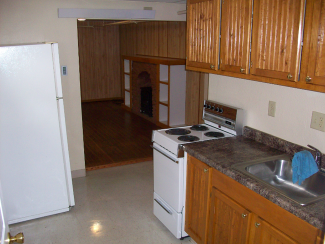 Building Photo - 208 Collins Ave