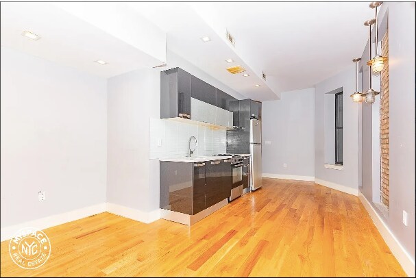 Foto del edificio - 456 Madison St